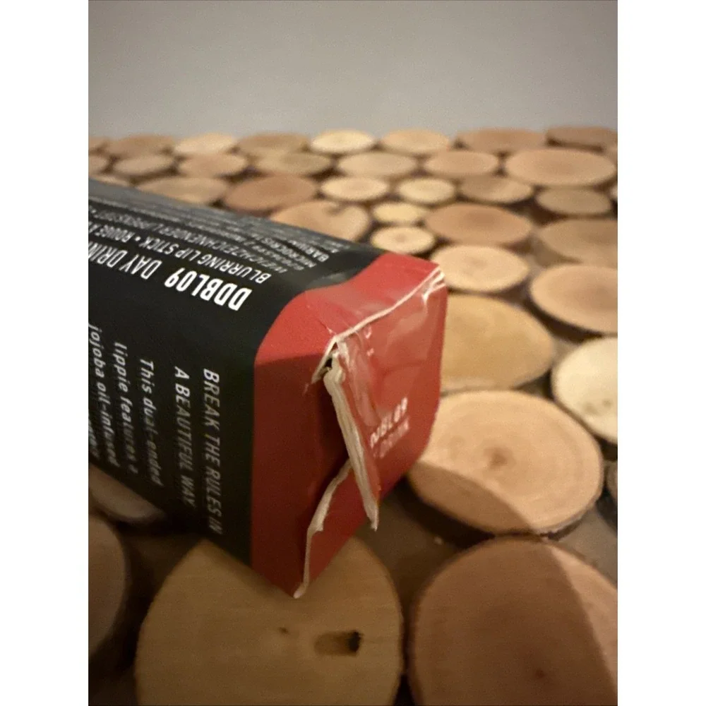 NYX Dazed & Diffused Blurring Lipstick - DDBL09 DAY DRINK NIB Box Damage‎